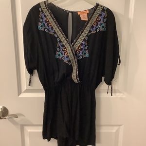 Flying Tomato black tie sleeve romper Size S